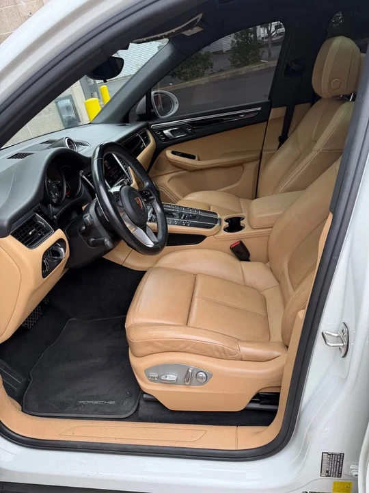 2018 Porsche Macan - Image 9 of 12