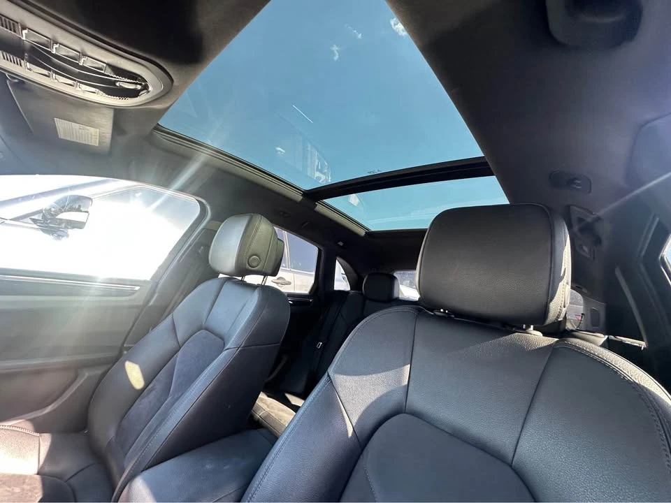 2018 Porsche Macan - Image 9 of 11