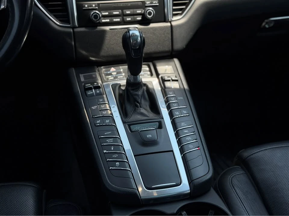 2018 Porsche Macan - Image 19 of 20