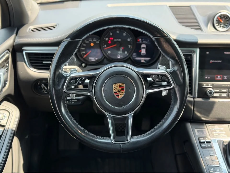 2018 Porsche Macan - Image 17 of 20