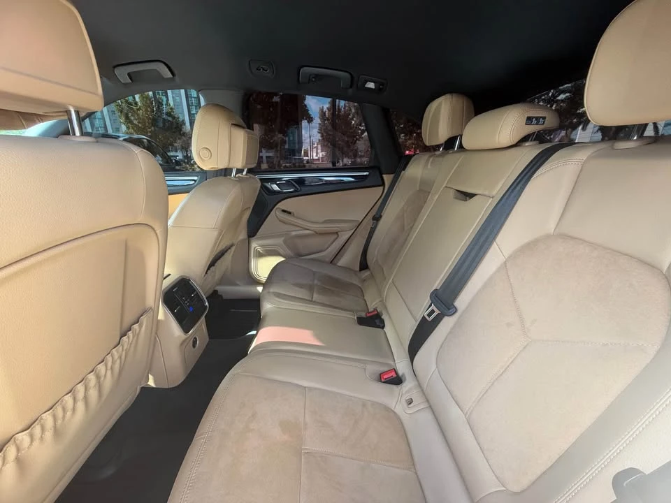 2018 Porsche Macan - Image 11 of 17