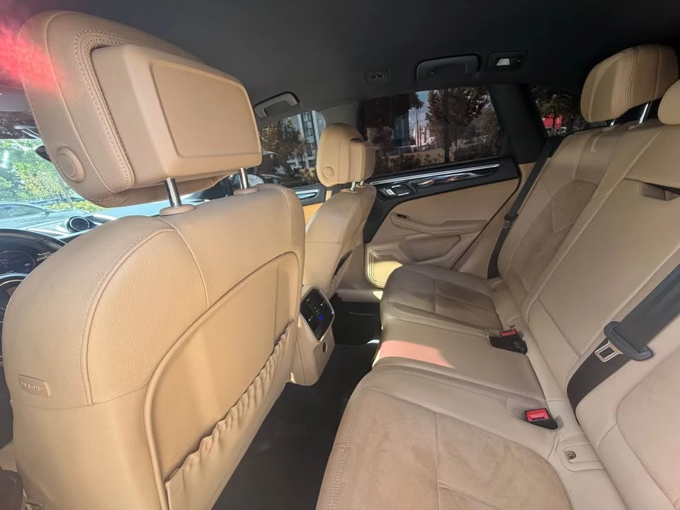 2018 Porsche Macan - Image 10 of 17