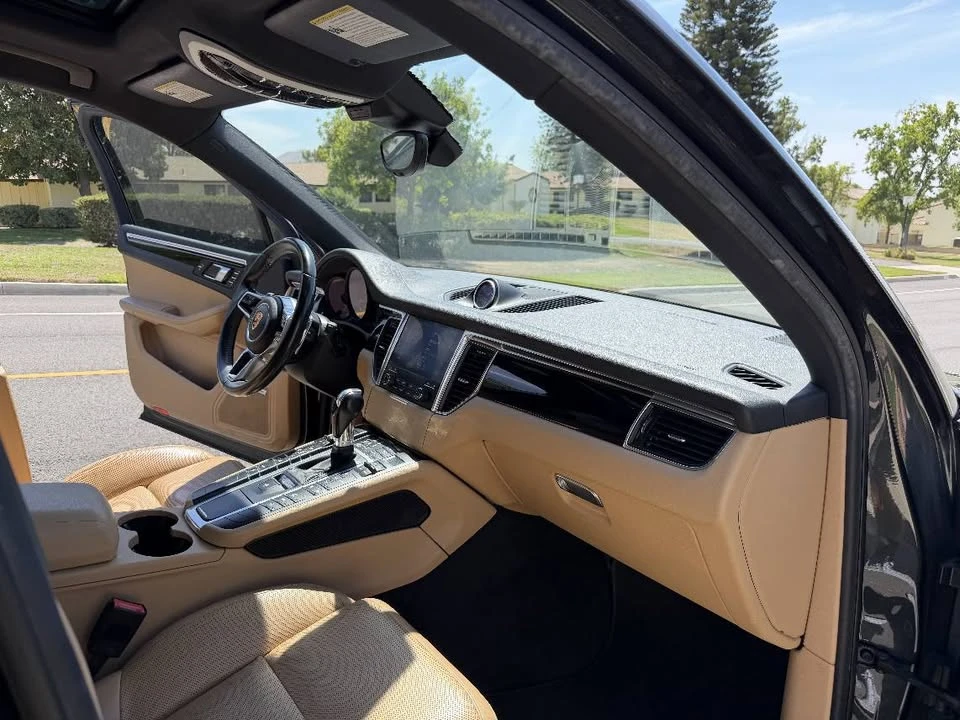2018 Porsche Macan - Image 11 of 12