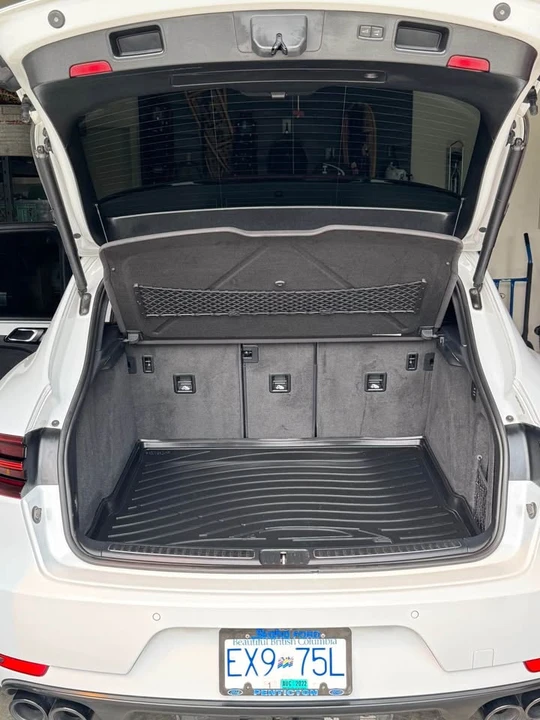 2018 Porsche Macan - Image 13 of 17