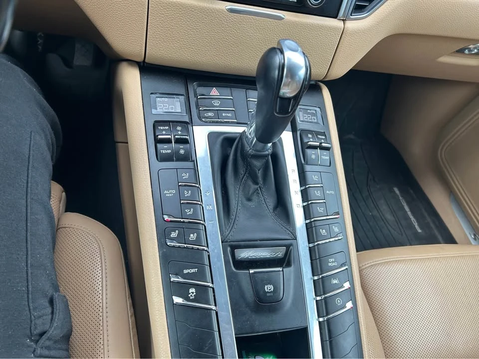 2018 Porsche Macan - Image 12 of 12