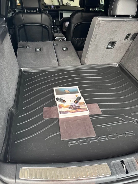 2018 Porsche Macan - Image 14 of 17