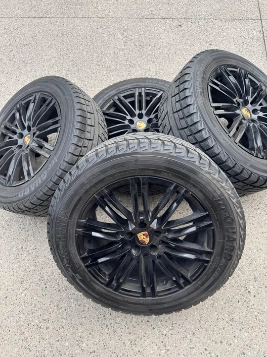 2018 Porsche Macan - Image 9 of 17