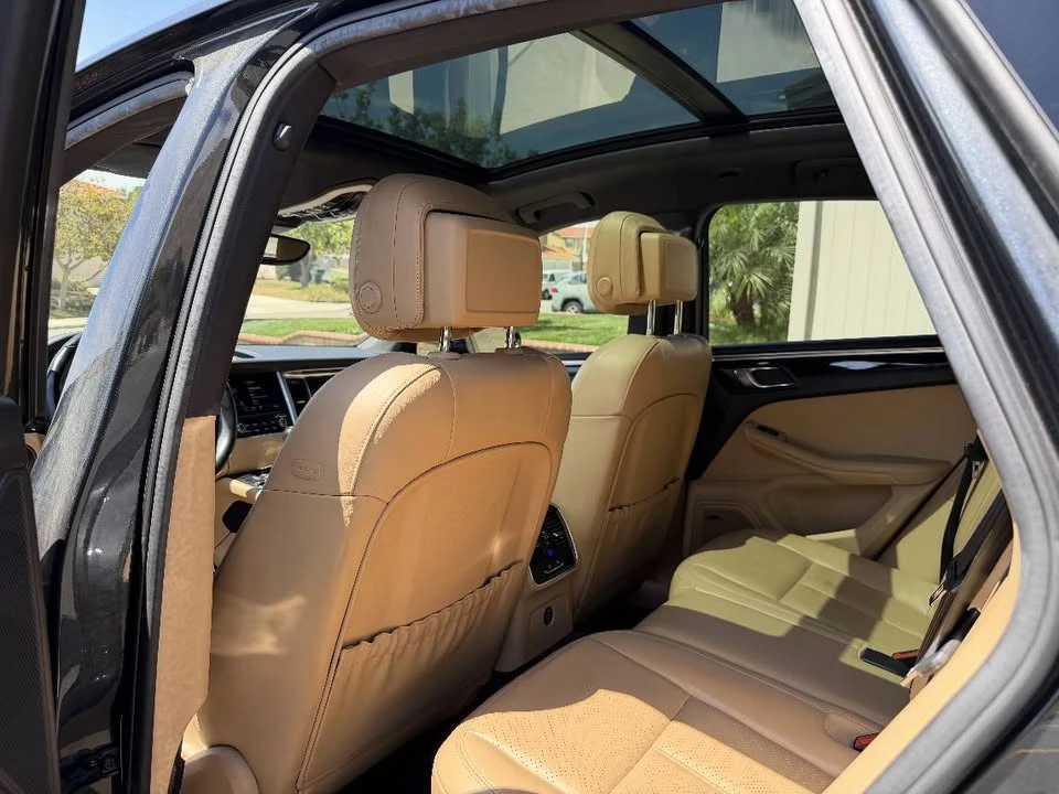 2018 Porsche Macan - Image 7 of 12