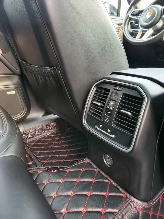 2018 Porsche Macan - Image 15 of 17