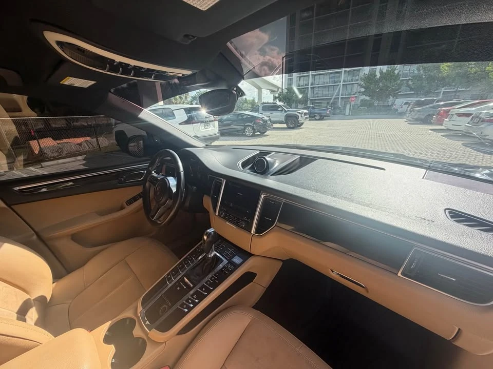 2018 Porsche Macan - Image 16 of 17
