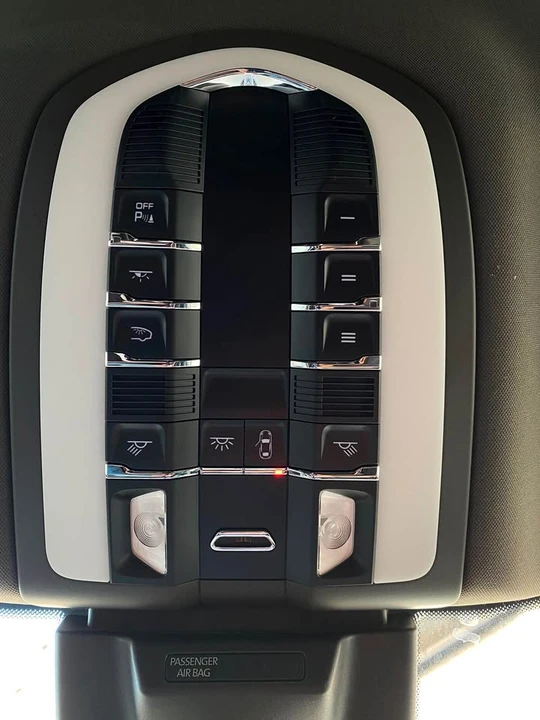 2018 Porsche Macan - Image 11 of 16