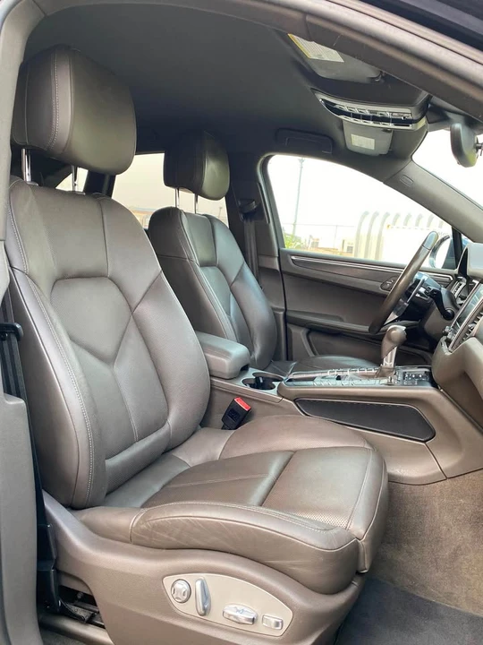 2018 Porsche Macan - Image 14 of 16