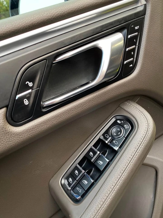 2018 Porsche Macan - Image 16 of 16