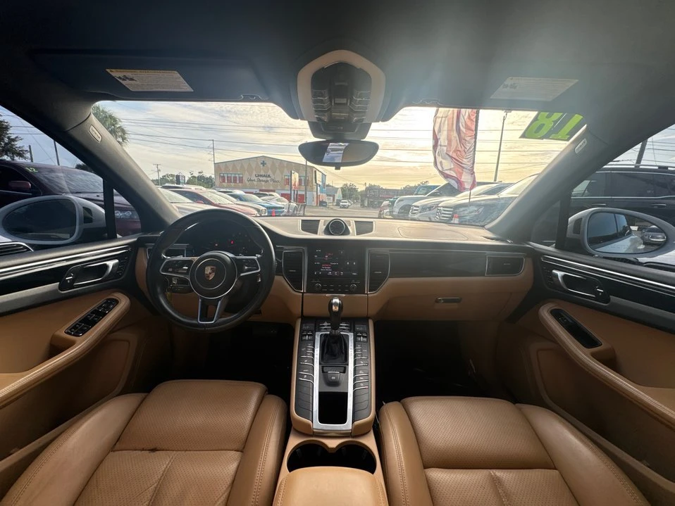 2018 Porsche Macan - Image 17 of 20