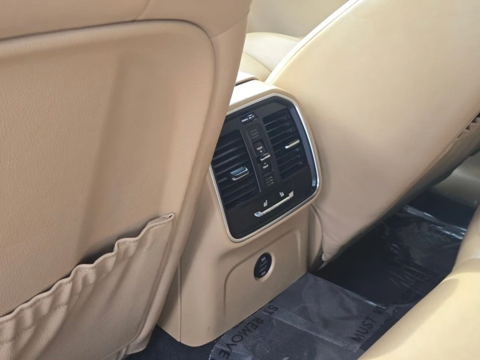 2018 Porsche Macan - Image 14 of 16