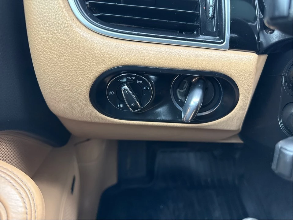 2018 Porsche Macan - Image 18 of 20