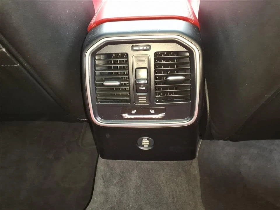 2018 Porsche Macan - Image 12 of 20