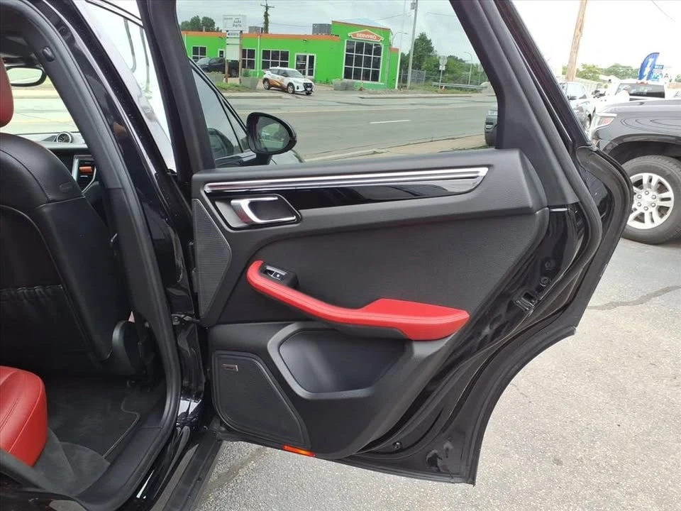 2018 Porsche Macan - Image 10 of 20