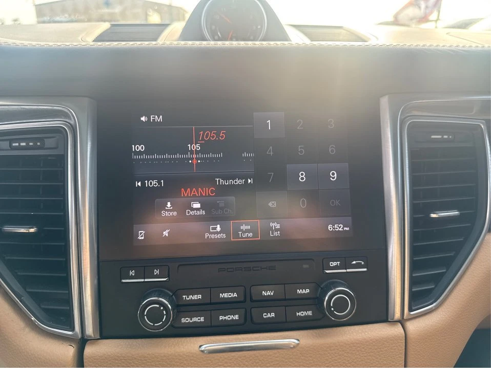 2018 Porsche Macan - Image 11 of 20
