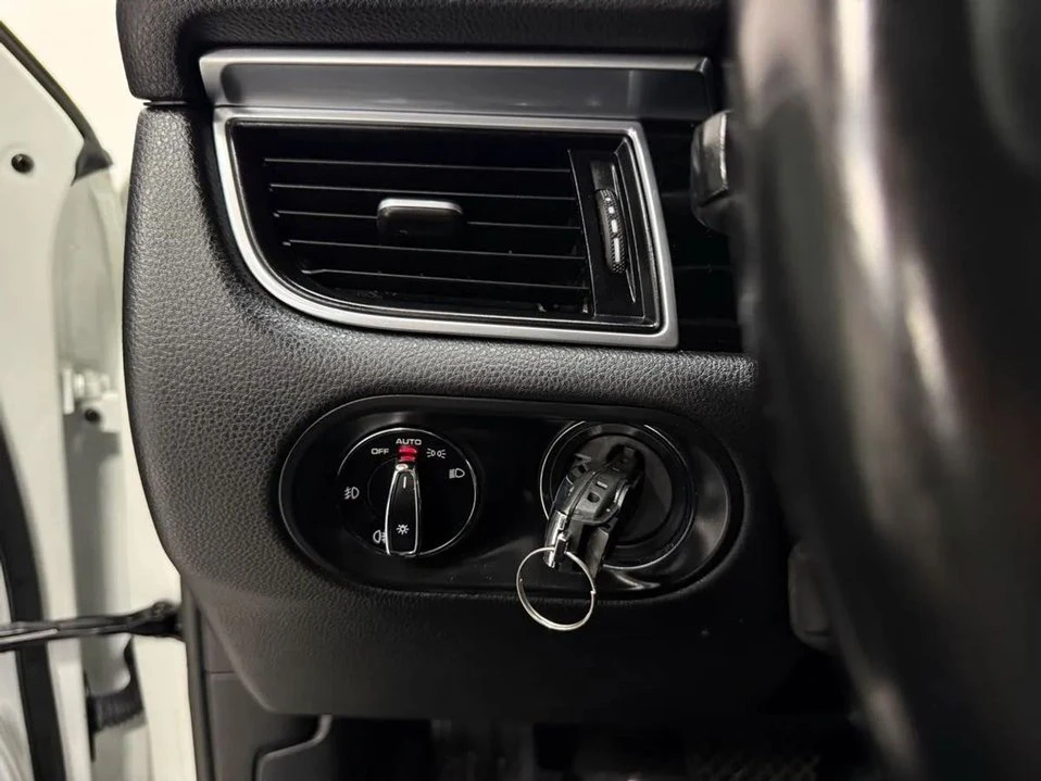 2018 Porsche Macan - Image 8 of 20