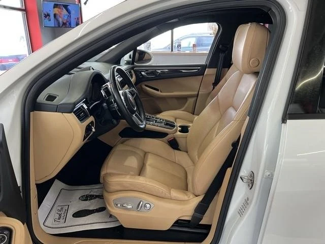 2018 Porsche Macan - Image 9 of 20