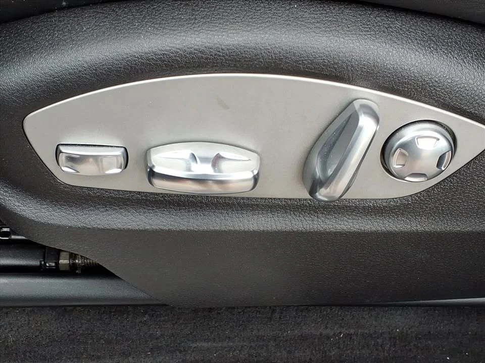 2018 Porsche Macan - Image 19 of 20