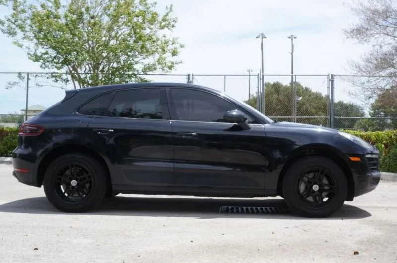2018 Porsche Macan - Image 9 of 20