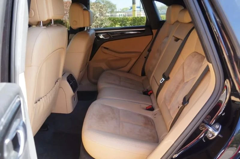 2018 Porsche Macan - Image 17 of 20