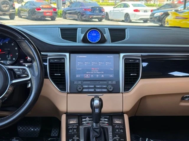 2018 Porsche Macan - Image 17 of 20