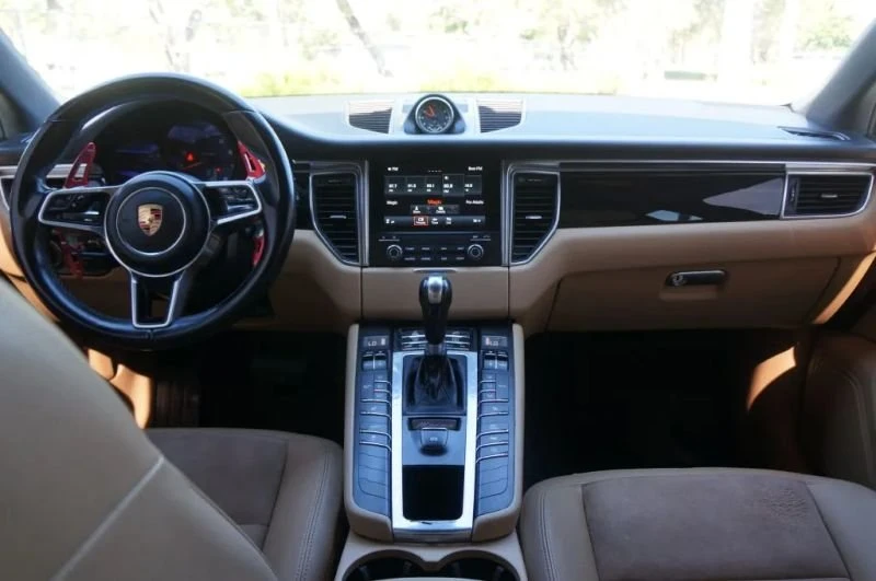2018 Porsche Macan - Image 18 of 20
