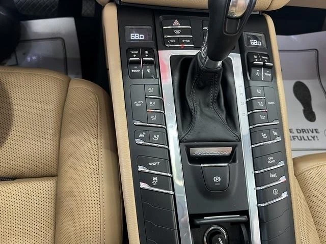 2018 Porsche Macan - Image 18 of 20