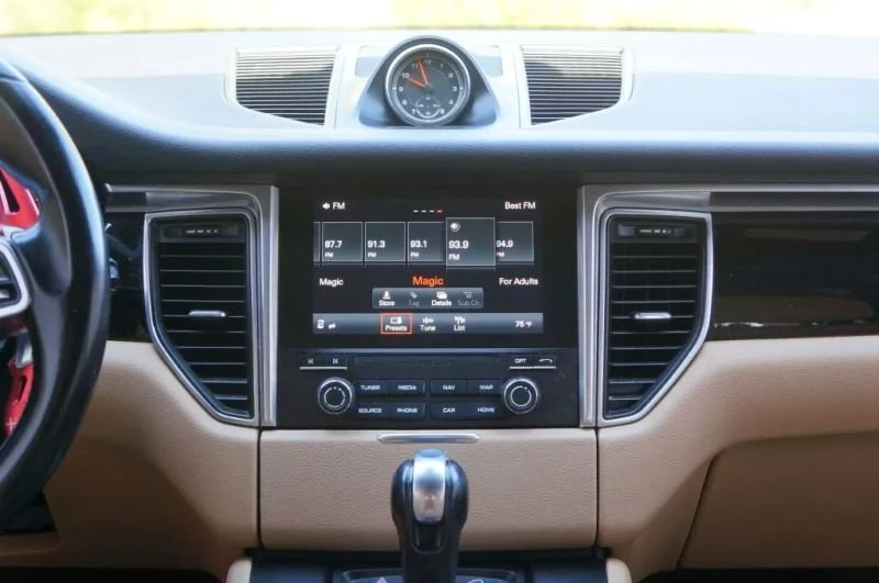 2018 Porsche Macan - Image 19 of 20