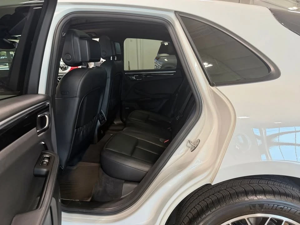 2018 Porsche Macan - Image 13 of 18