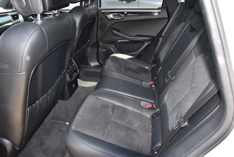 2018 Porsche Macan - Image 9 of 10