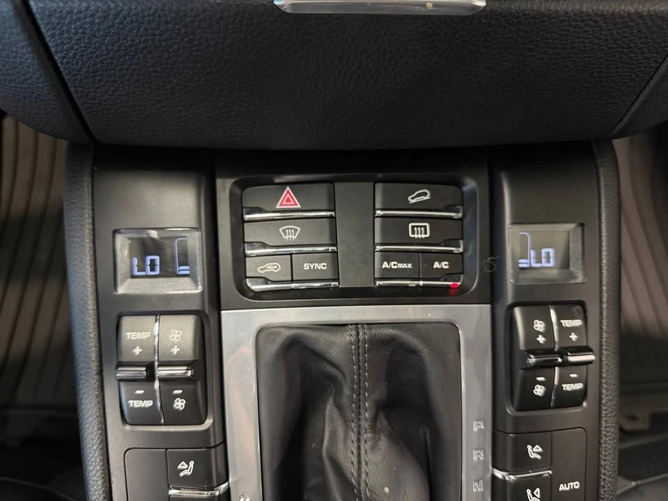2018 Porsche Macan - Image 12 of 18