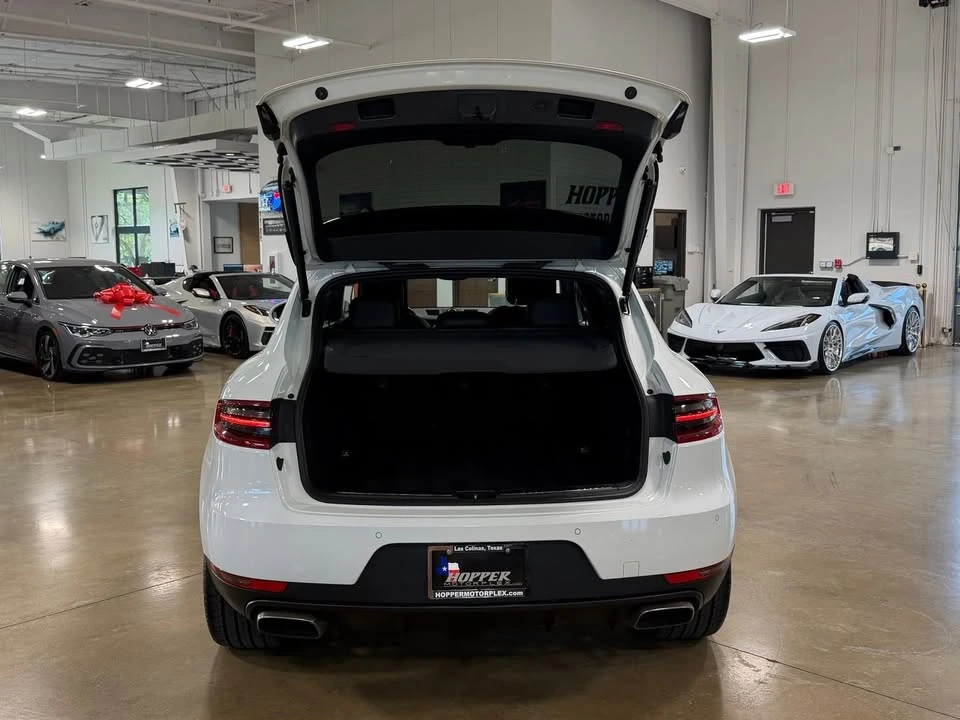2018 Porsche Macan - Image 17 of 18