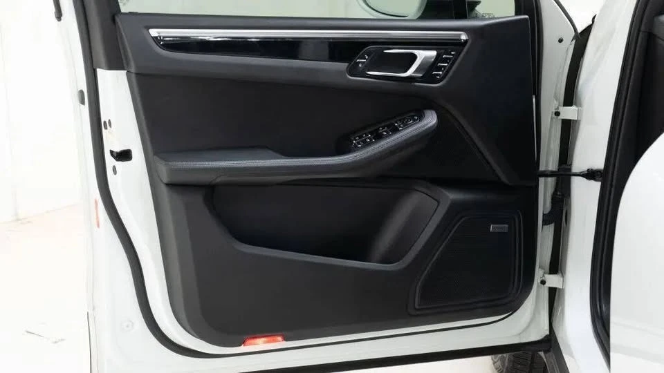 2018 Porsche Macan - Image 19 of 20
