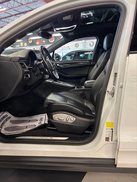 2018 Porsche Macan - Image 8 of 18