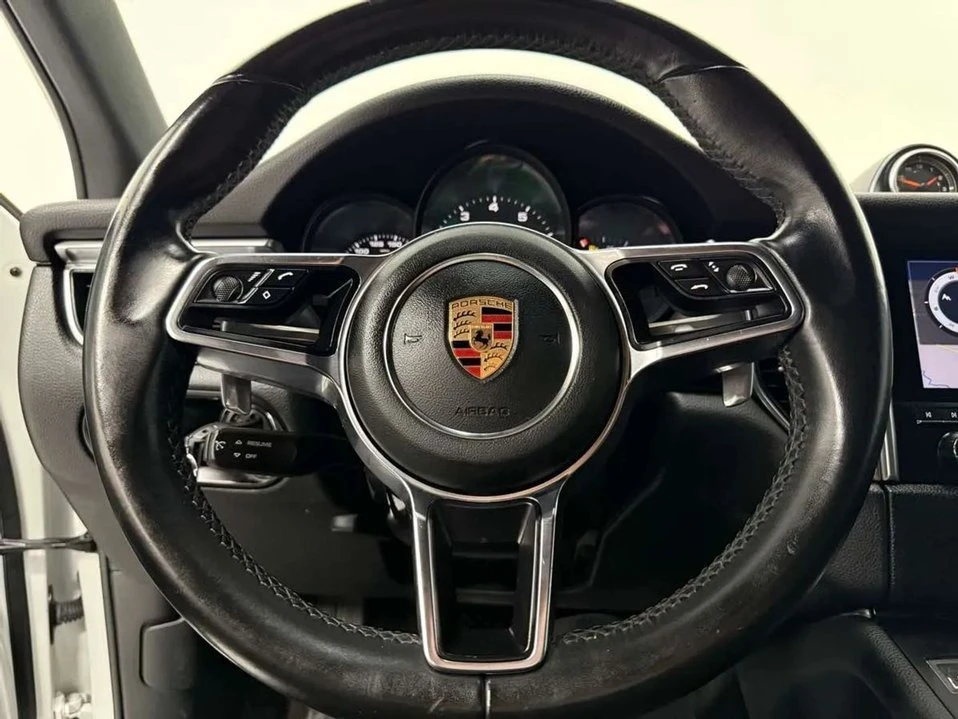 2018 Porsche Macan - Image 17 of 20