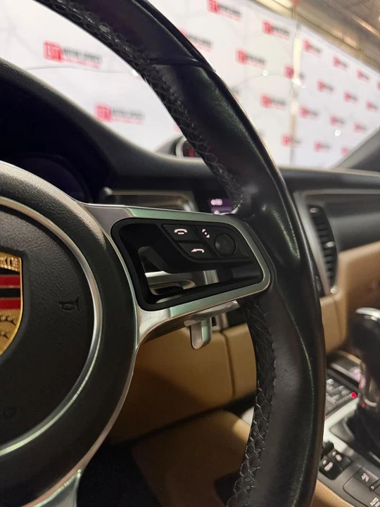 2018 Porsche Macan - Image 18 of 20