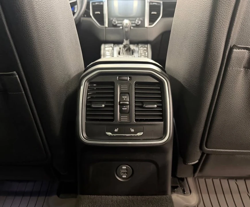 2018 Porsche Macan - Image 14 of 18