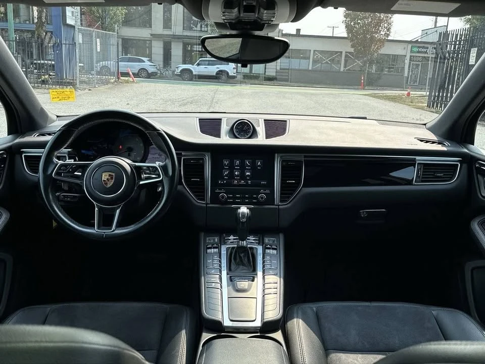 2018 Porsche Macan - Image 19 of 20