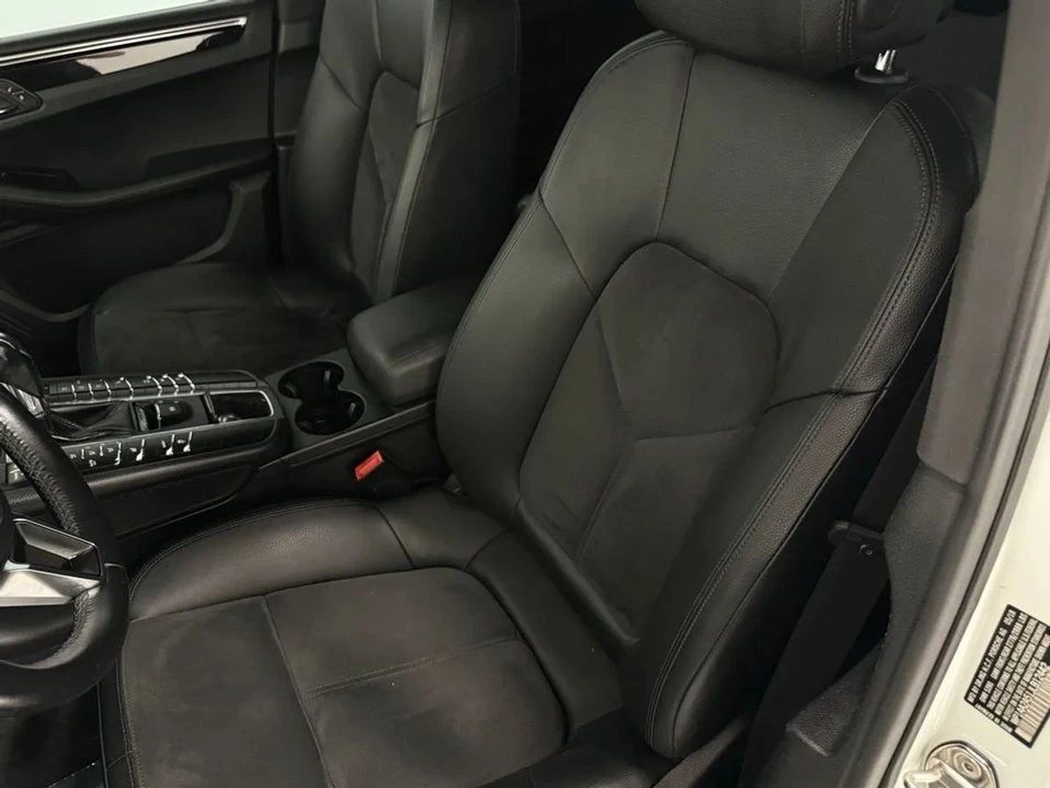 2018 Porsche Macan - Image 16 of 20