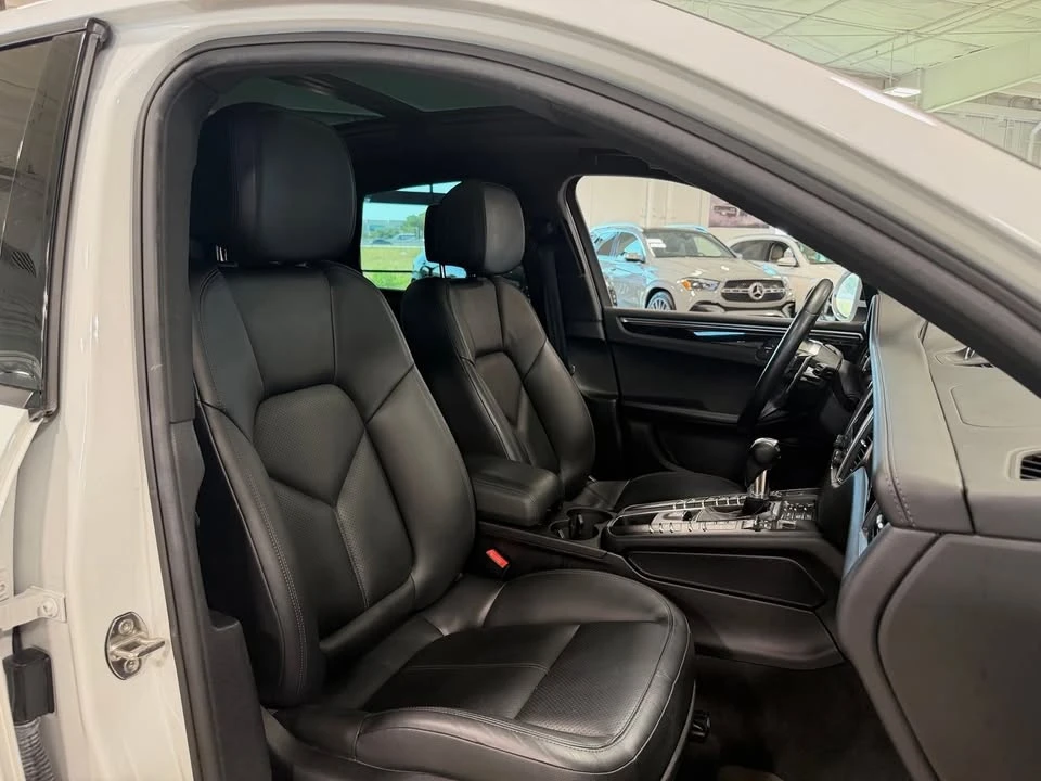 2018 Porsche Macan - Image 16 of 18