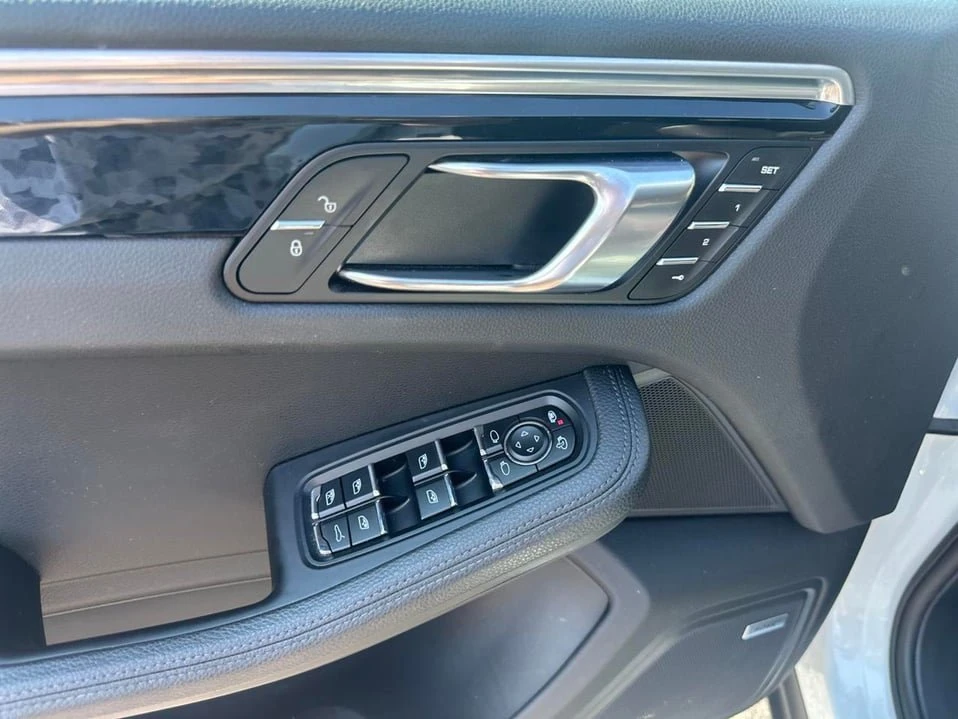 2018 Porsche Macan - Image 11 of 20
