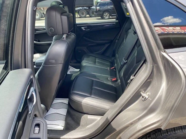 2018 Porsche Macan - Image 14 of 18