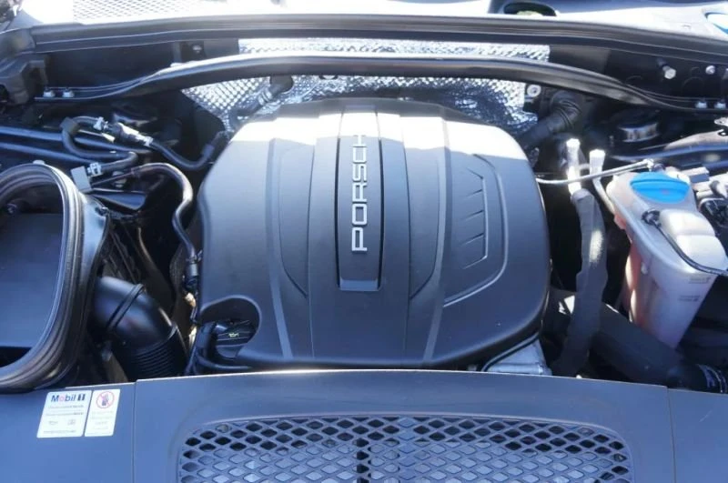 2018 Porsche Macan - Image 13 of 20
