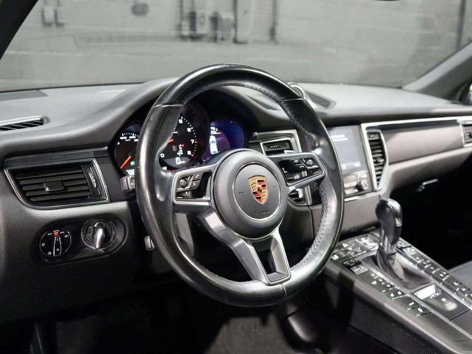 2018 Porsche Macan - Image 9 of 20