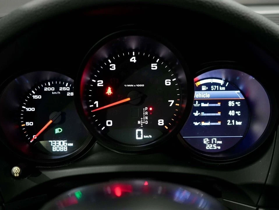 2018 Porsche Macan - Image 16 of 20