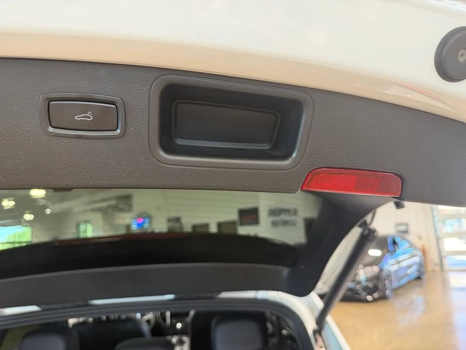 2018 Porsche Macan - Image 18 of 18